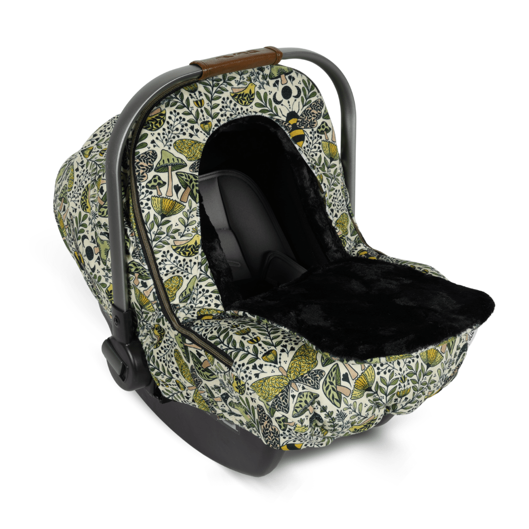 Winter Cover - Bees - Gliz Design